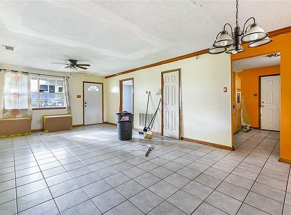 3rd image of 2326 Roosevelt Blvd