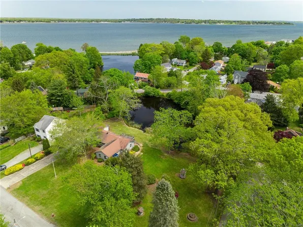 140 Baycliff Dr, Warwick, RI 02818