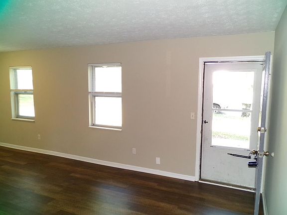 4th image of 206 Centennial Dr #1