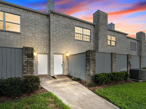 3rd image of 618 Wilcrest Drive #618