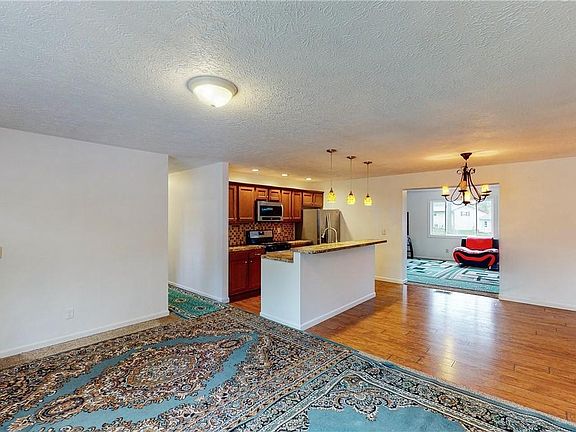 4th image of 391 Charring Cir