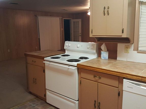 5th image of 693 E North 15th St