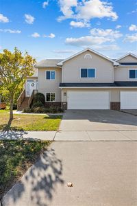 352 Windflower Ln, Solon, IA, 52333