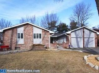 631 Sycamore Dr, Lincoln, NE 68510