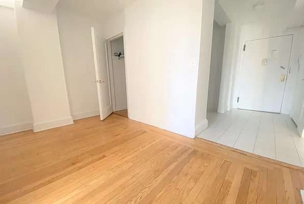 Rented by Manhattan Realty Group | media 15