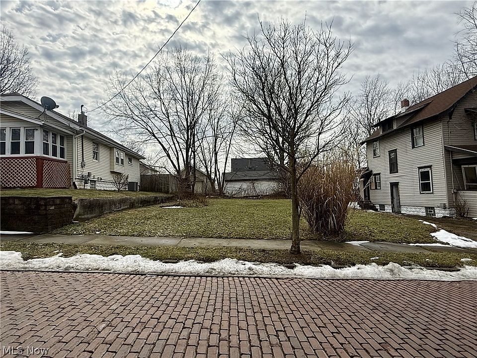 1st image of 26 Brighton Dr