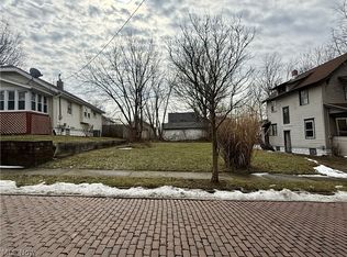 26 Brighton Dr, Akron, OH 44301