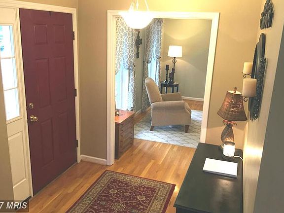 4th image of 276 Paw Paw Dr