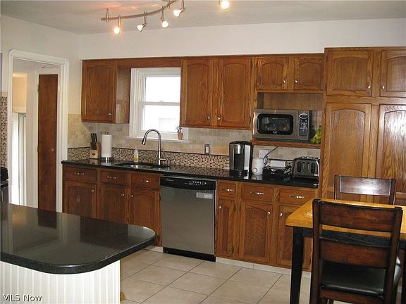 2nd image of 6844 Orchard Blvd