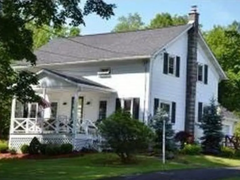 2432 Glenwood Rd — Photo 1