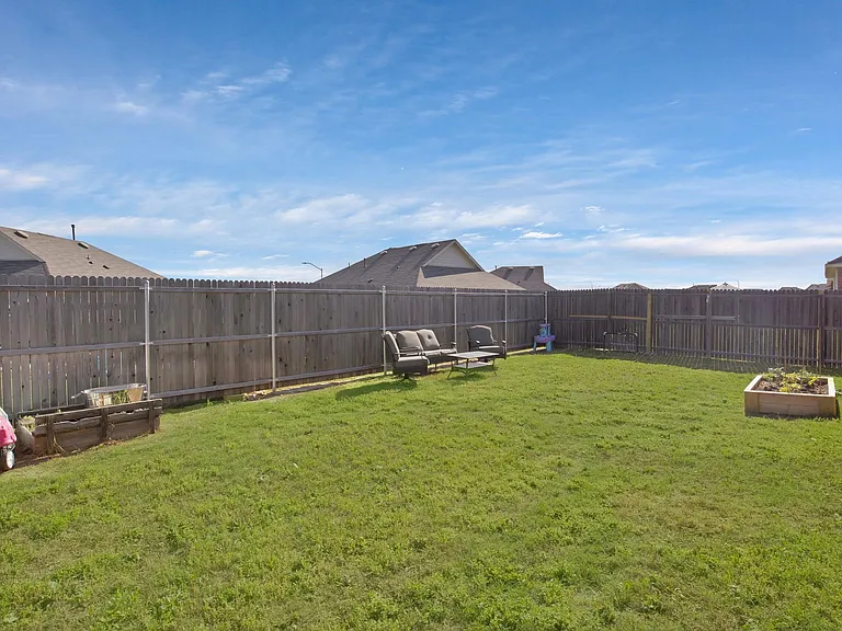 621 Ridgeback Trl — Photo 23