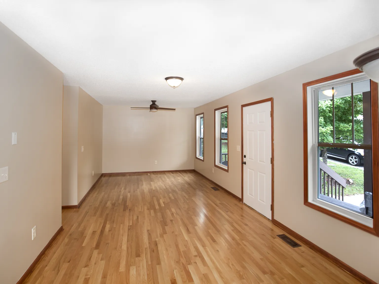 3 bed, 1082 sqft, $2,200 — Photo 4