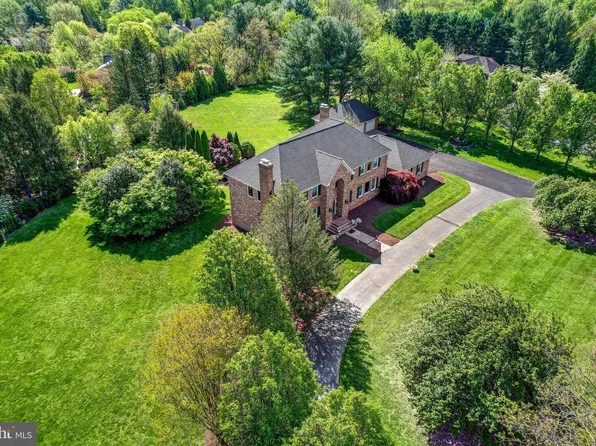 517 Seneca Rd, Great Falls, VA 22066
