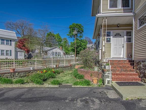 3rd image of 626-628 Haverhill St