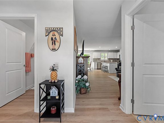 5th image of 297 Highgate Dr