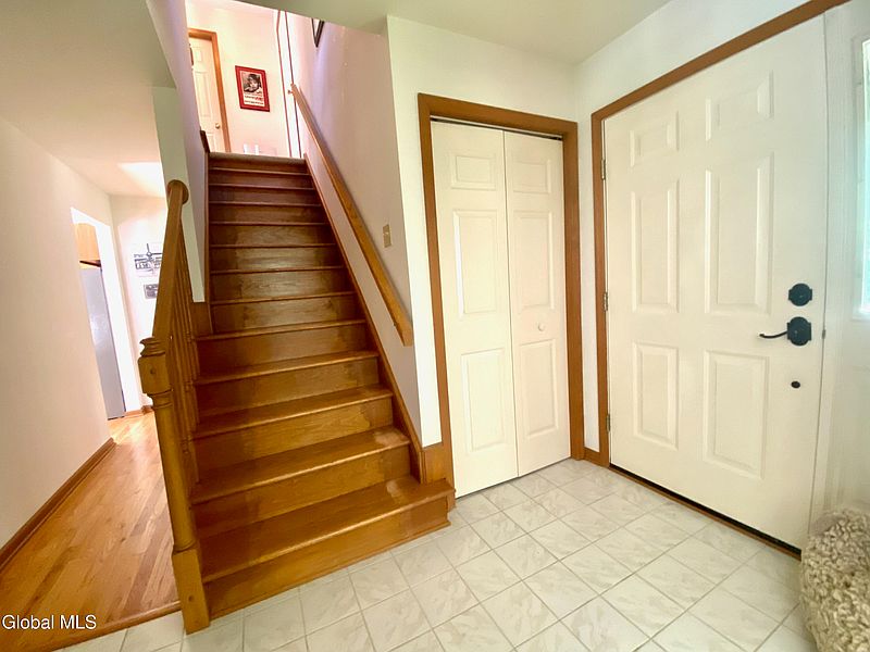4th image of 1585 Division Street