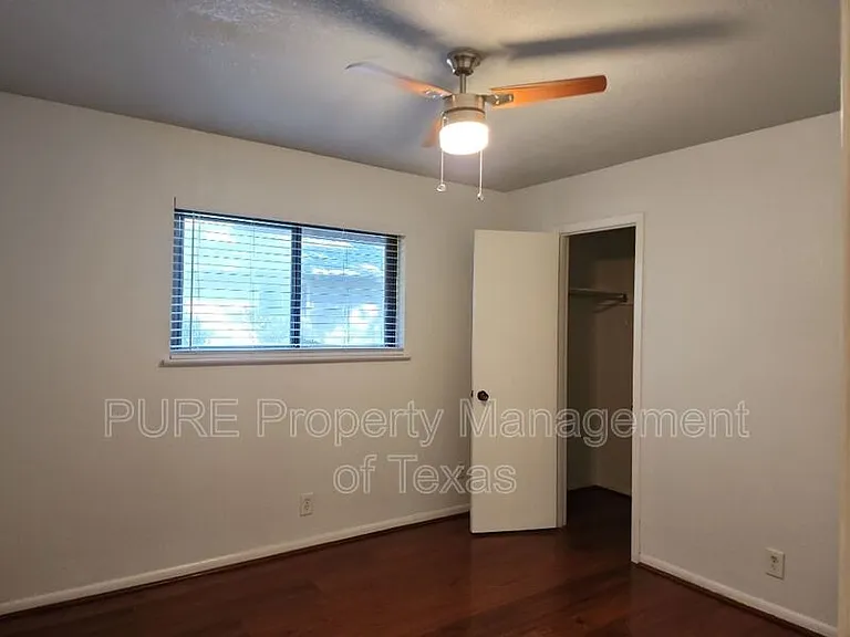 3000 Lakeside Dr — Photo 13