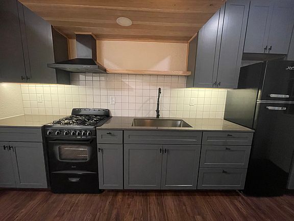 2nd image of 115 15th St Unit C