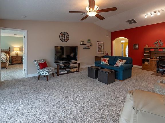 5th image of 16063 SW 14th Avenue Rd