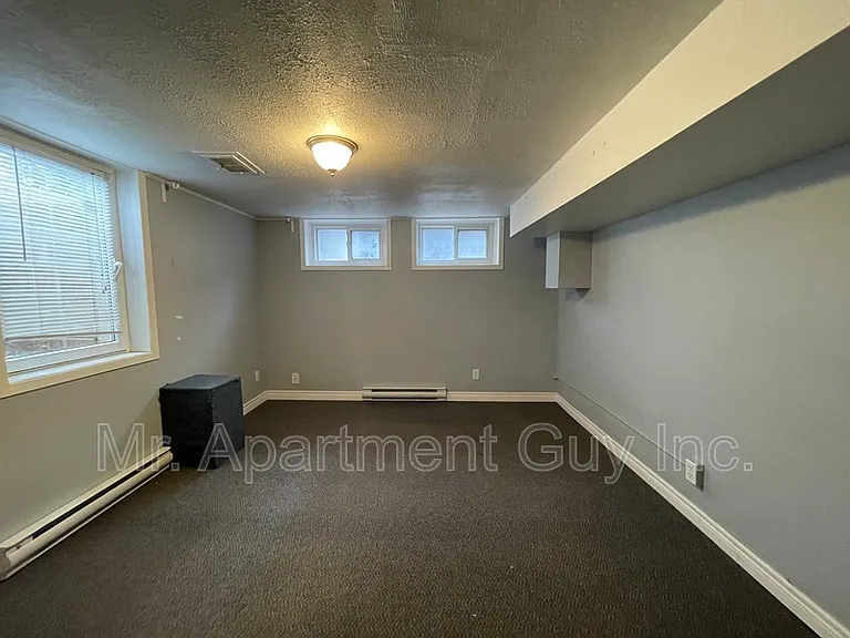 161 Weber St N — Photo 8
