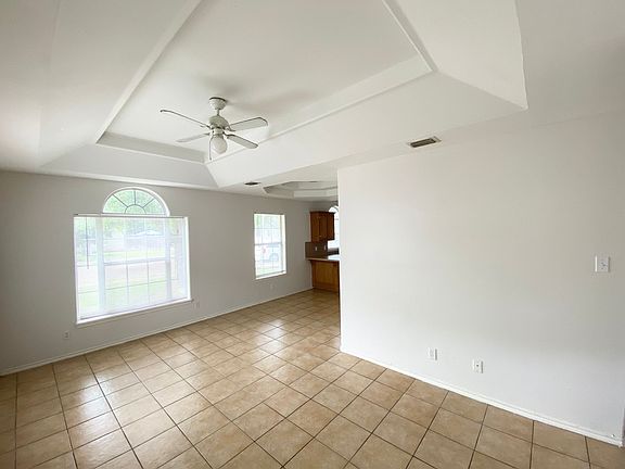 2nd image of 820 N Cross Ln APT 3