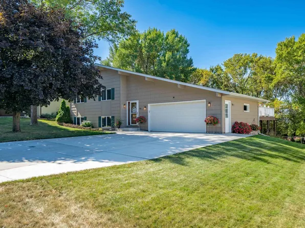 712 W Circle Dr, Montgomery, MN 56069