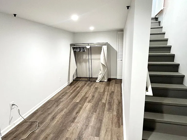301 Poplar Dr — Photo 23