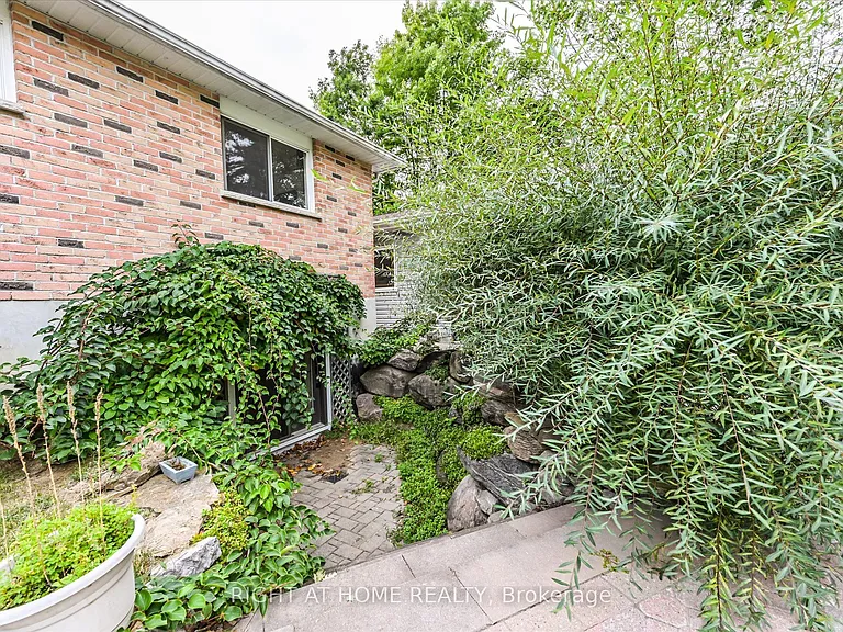 30 French Cres #LOWER — Photo 8
