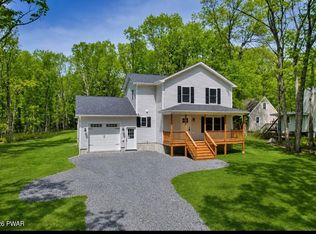 104 Washington Dr, Hawley, PA 18428