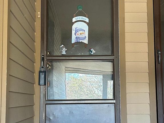 4th image of 716 Woodhollow Dr