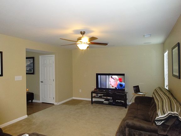 5th image of 621 Leonard Ln