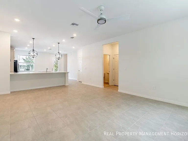 1929 Transom Ln — Photo 2