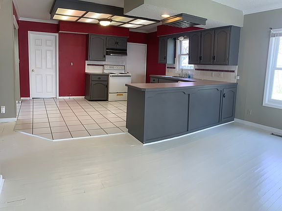 3rd image of 304 S West St