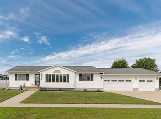 1303 Comstock St, La Porte City, IA 50651