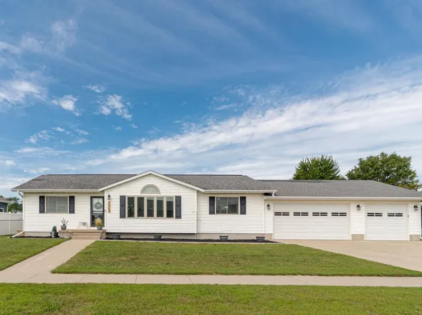 1303 Comstock St, La Porte City, IA 50651