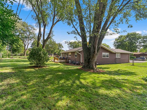 2nd image of 1435 Crestwood Ct