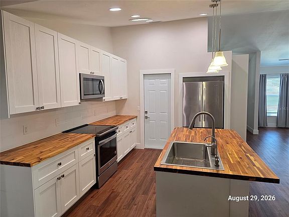 4th image of 834 Amidon St