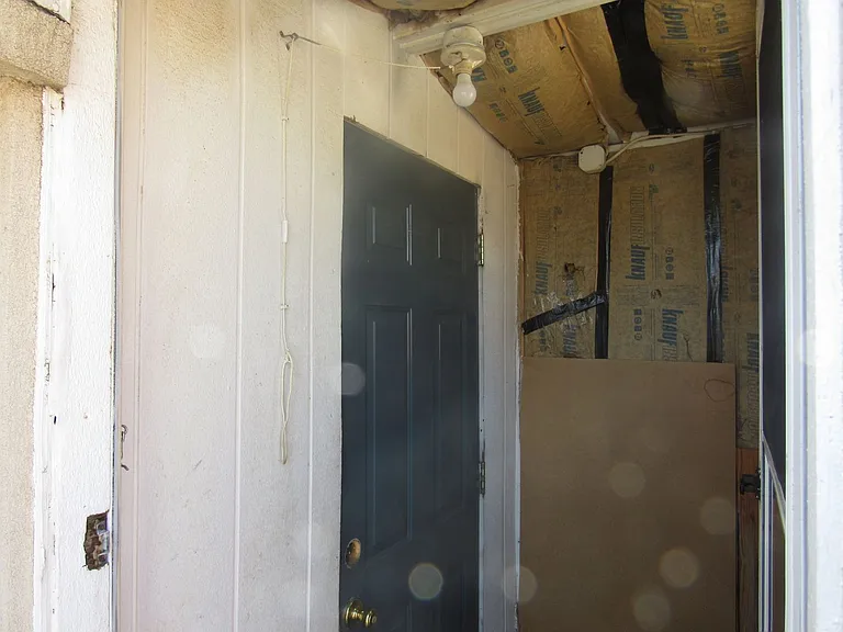 741 1/2 N Lincoln St — Photo 17