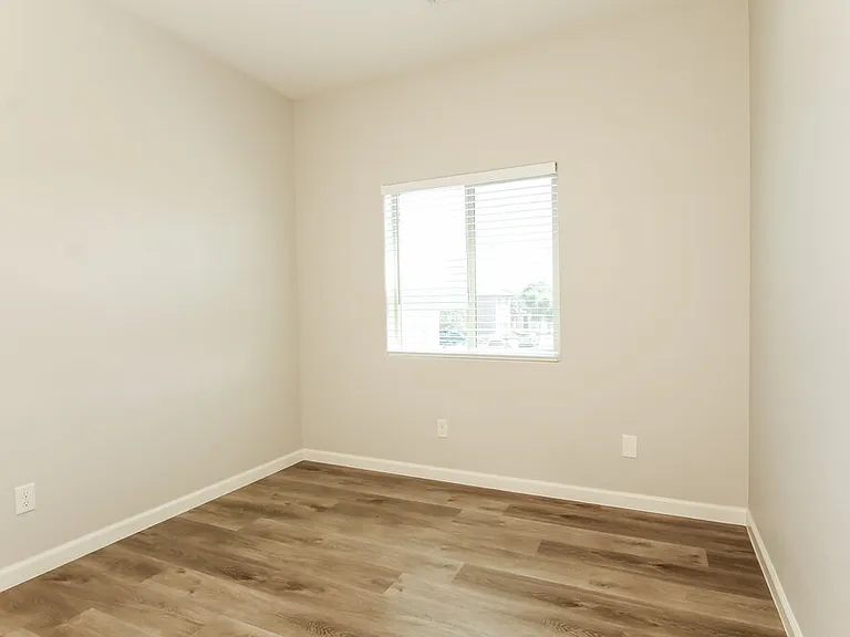 1807 W Minton St — Photo 14