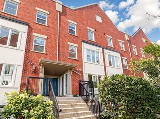 29 Frances Loring Ln #4, Toronto, ON M4M 3E8