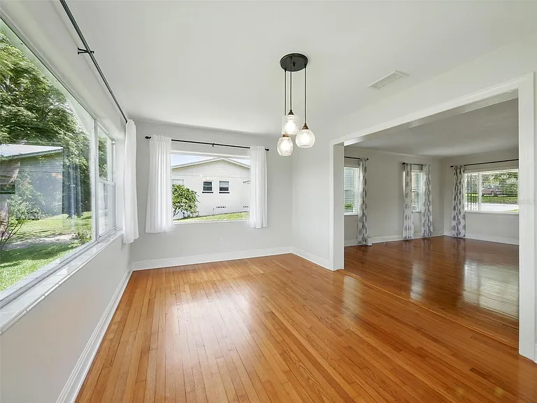 1426 Crestview Dr — Photo 9