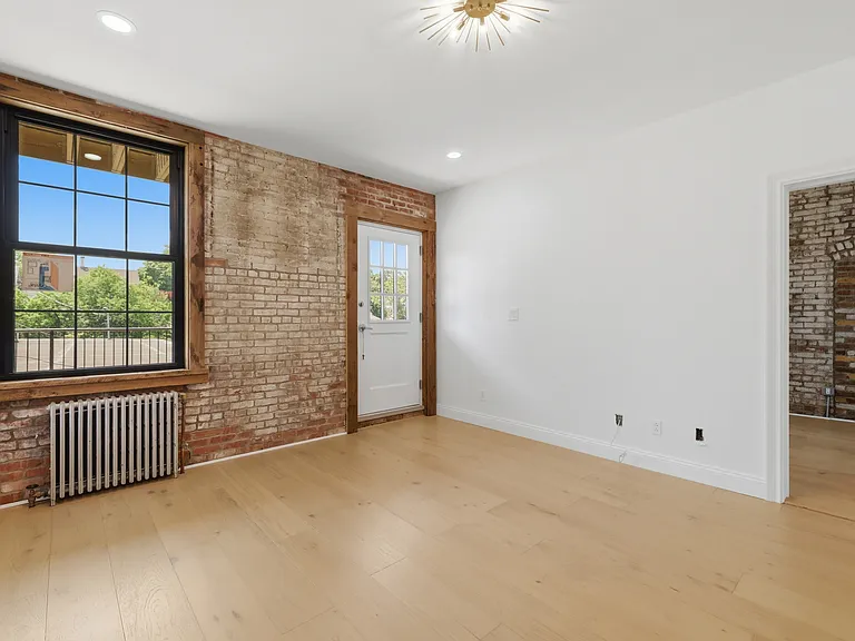207 Main St #5 — Photo 7