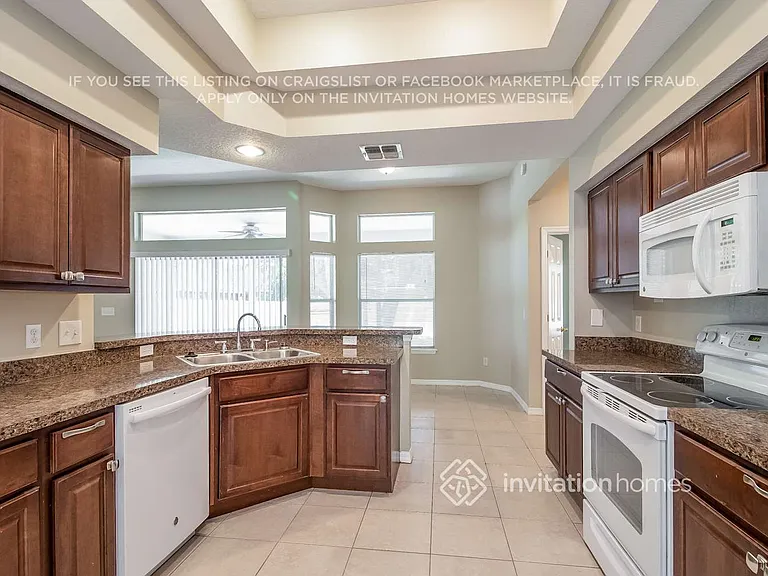 750 W Artesia St — Photo 8