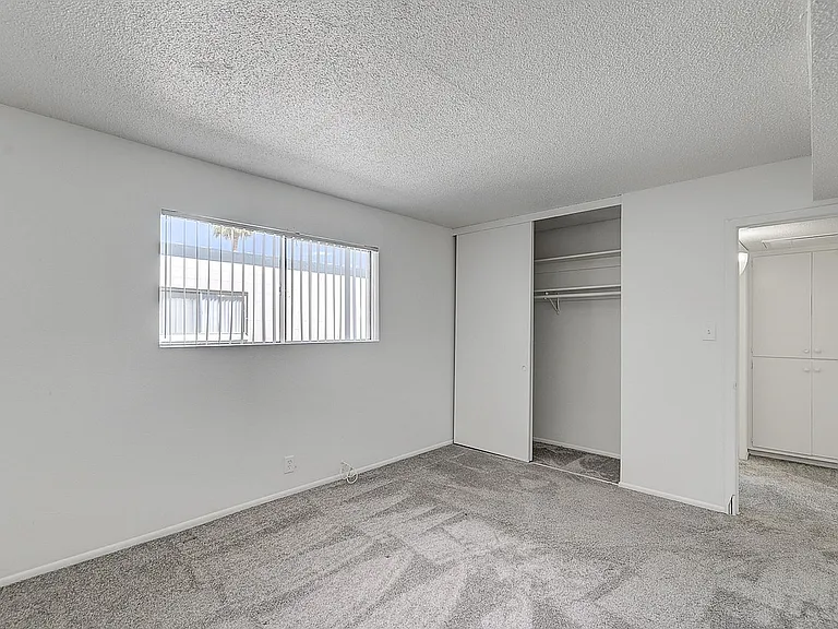 4805_Heidi St_unit 15-16