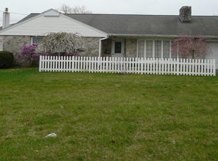 25 S Academy Dr, Ephrata, PA 17522