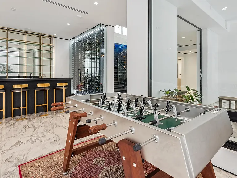 213 S La Peer Dr — Photo 81