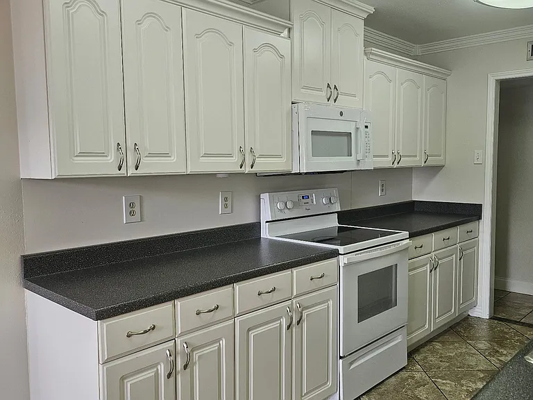 617 Country Ln — Photo 28