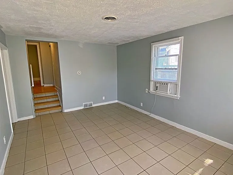 5648 Dorcas St — Photo 4