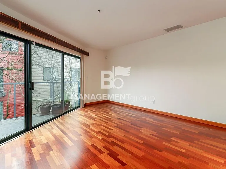 720 NW Naito Pkwy #D23 — Photo 2