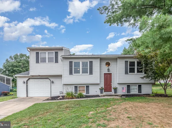 5596 Banbridge Dr, Harrisburg, PA 17112